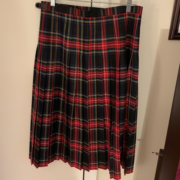 Authentic Irish wool, tartan plaid skirt/kilt with silver buckles - Picture 2 of 3